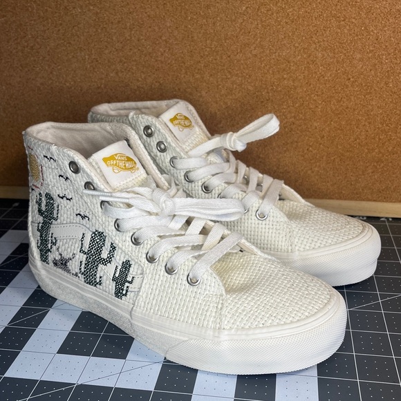 Vans
Sk8-hi
Vr3 cush
Desert embroidered
NWOT - Picture 10 of 12